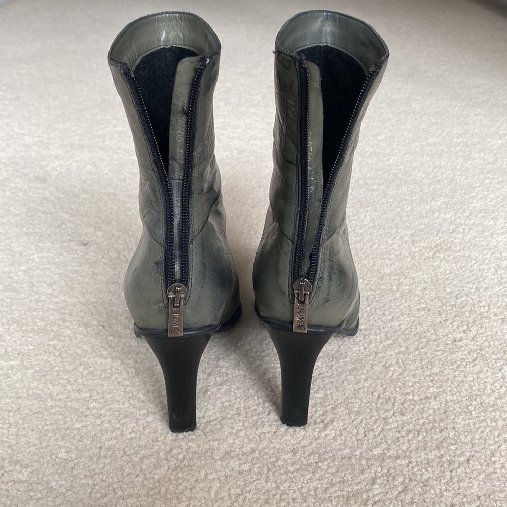 Boots - Picture 4 of 8